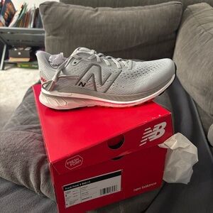 New Balance Fresh Foam X 860v13 in Grey and Red NWT